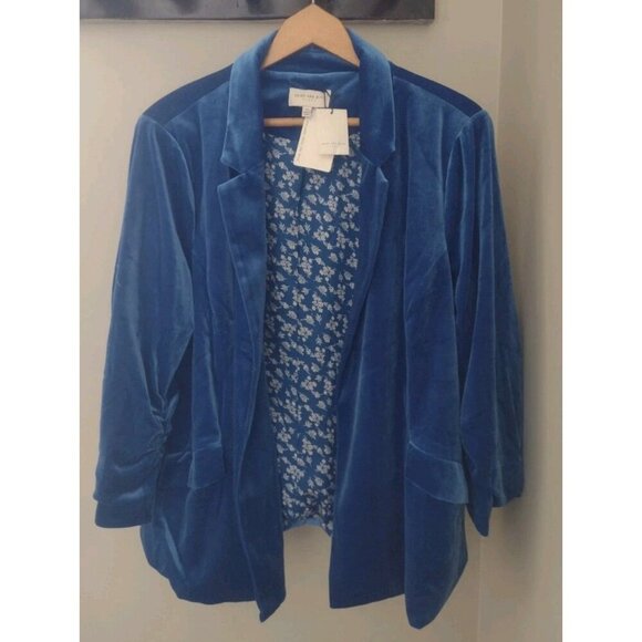 Skies Are Blue Velvet Blazer in Rich Blue - Picture 1 of 11